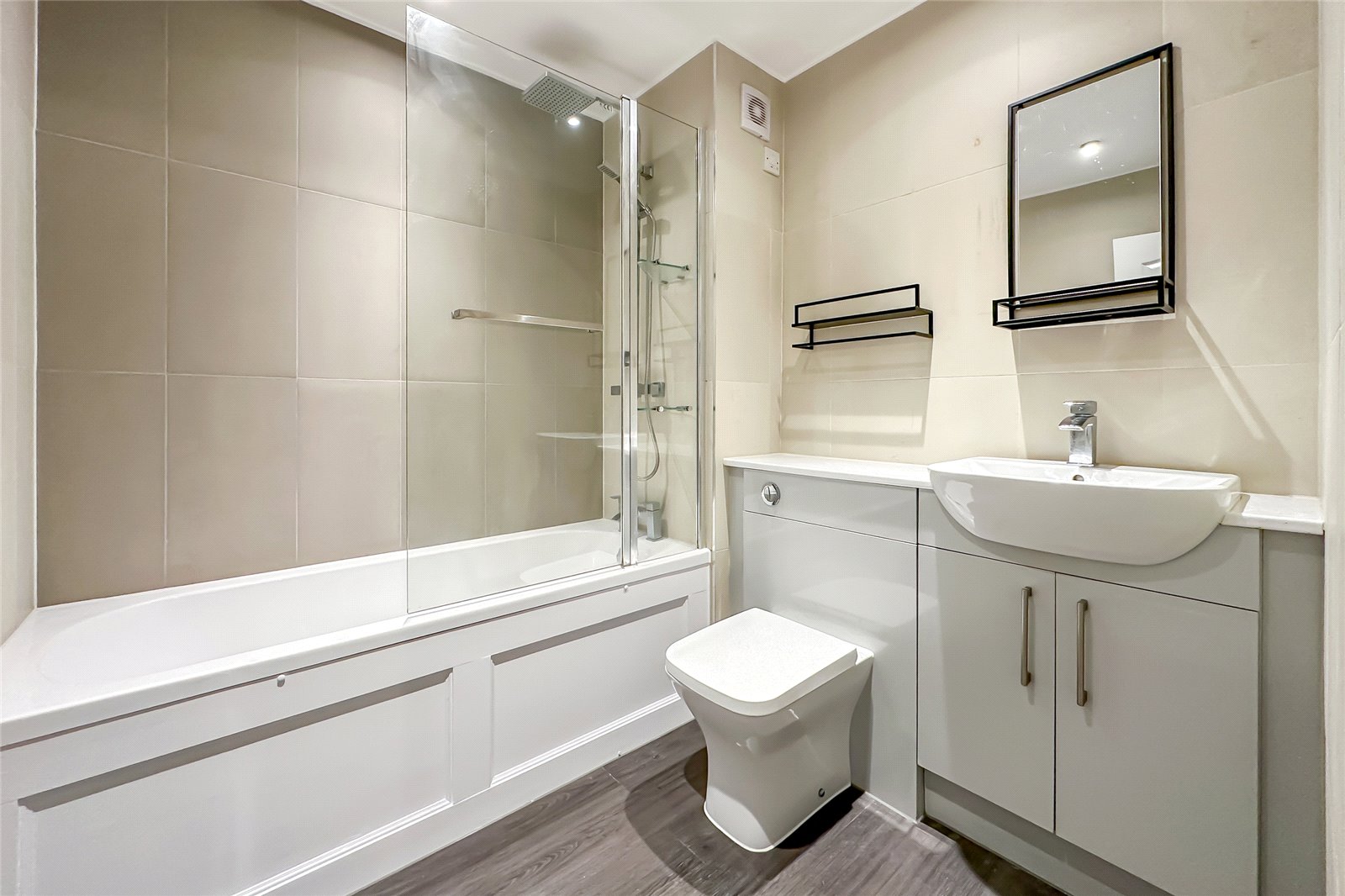 1 bed ground floor flat to rent in Stable Court, Heath Road, St. Albans, Hertfordshire, AL1  - Property Image 4