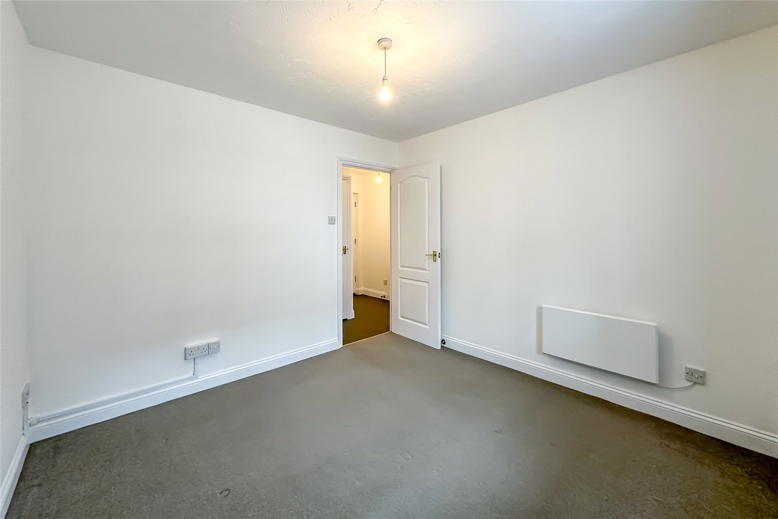 1 bed ground floor flat to rent in Stable Court, Heath Road, St. Albans, Hertfordshire, AL1  - Property Image 6