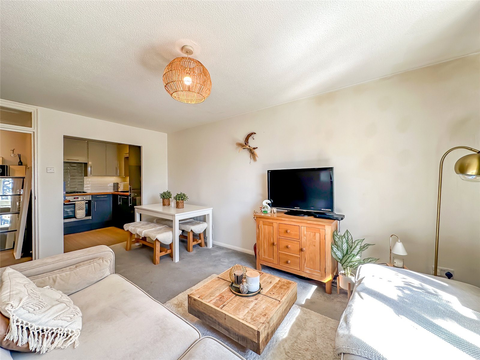 1 bed apartment to rent in Canterbury Court, Battlefield Road, St. Albans, Hertfordshire, AL1 - Property Image 2
