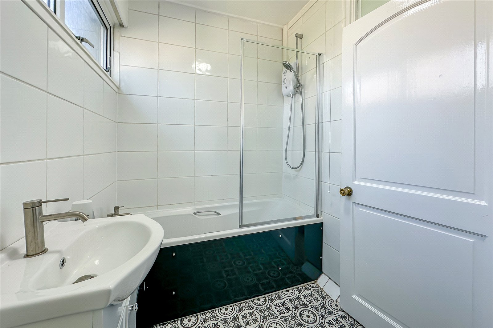 3 bed terraced house for sale in Chiltern Road, St. Albans, Hertfordshire, AL4 - Property Image 8