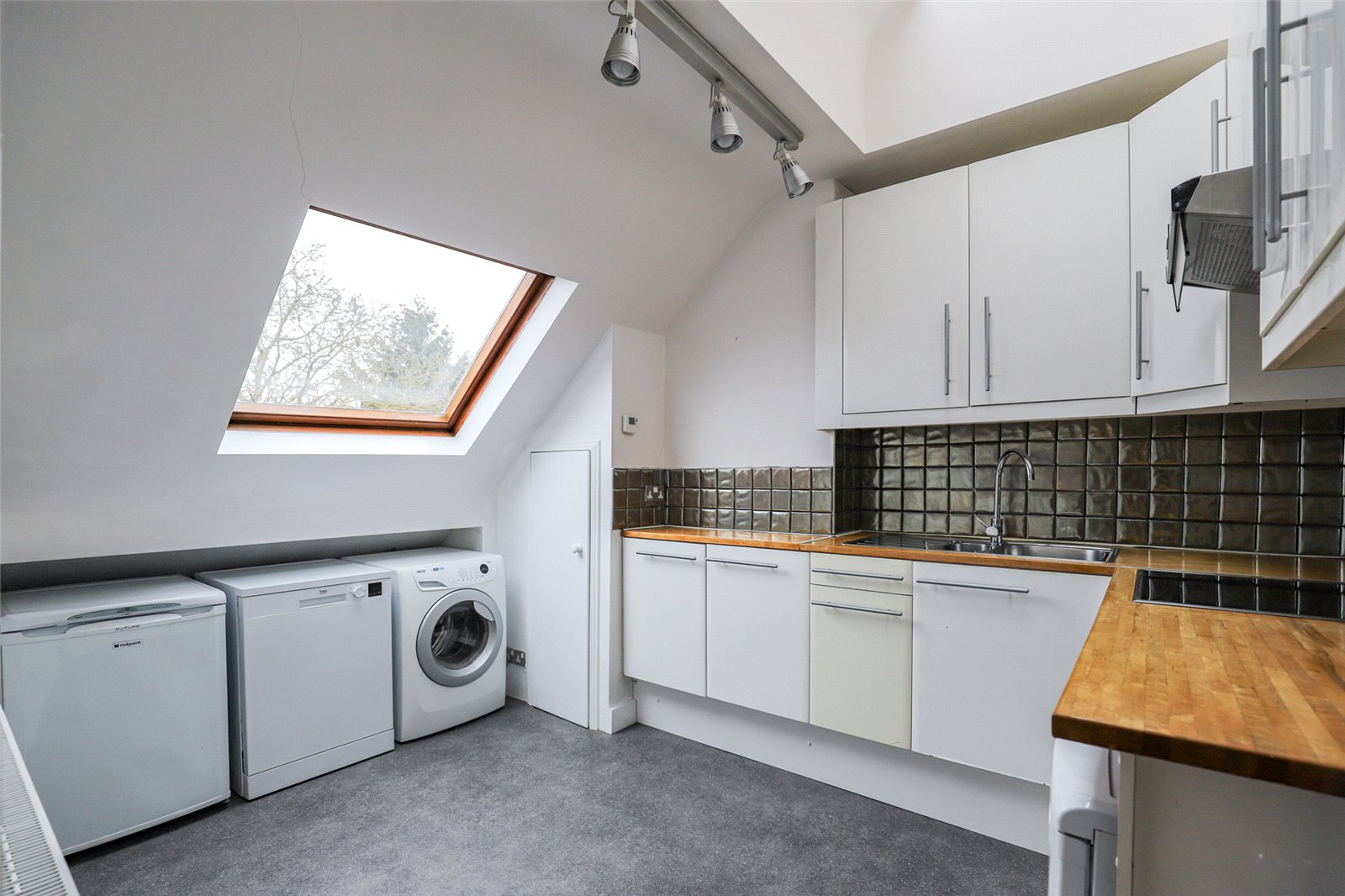 2 bed apartment to rent in Wilton Court, 14 Carlisle Avenue, St. Albans, Hertfordshire, AL3 - Property Image 2