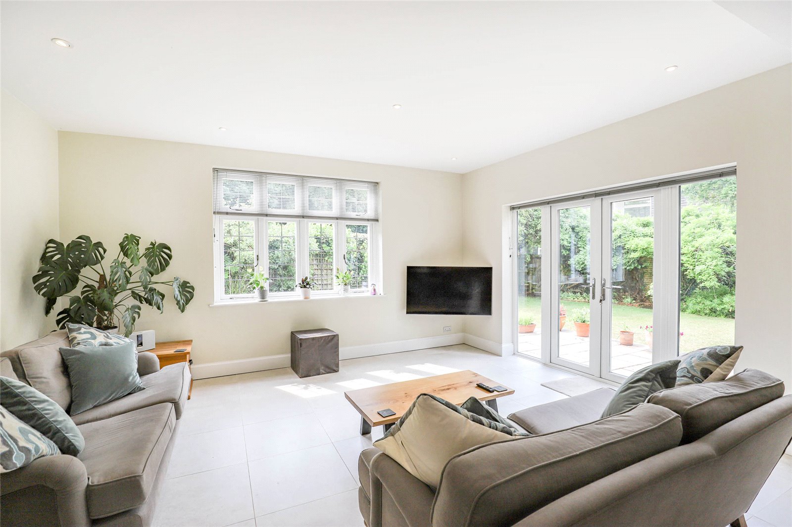 6 bed detached house for sale in Townsend Drive, St. Albans, Hertfordshire, AL3  - Property Image 4