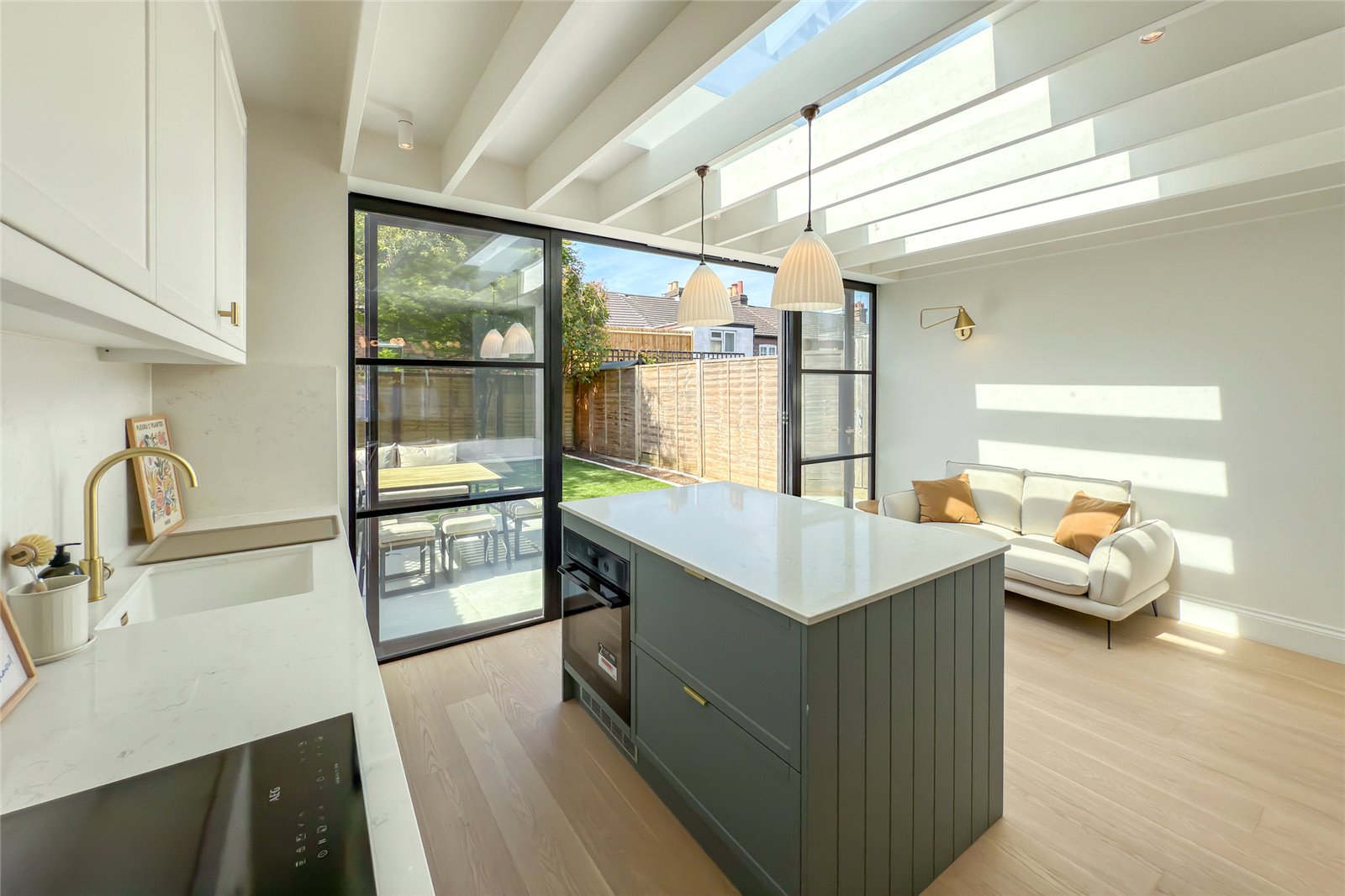 3 bed terraced house for sale in Alexandra Road, St. Albans, Hertfordshire, AL1  - Property Image 2