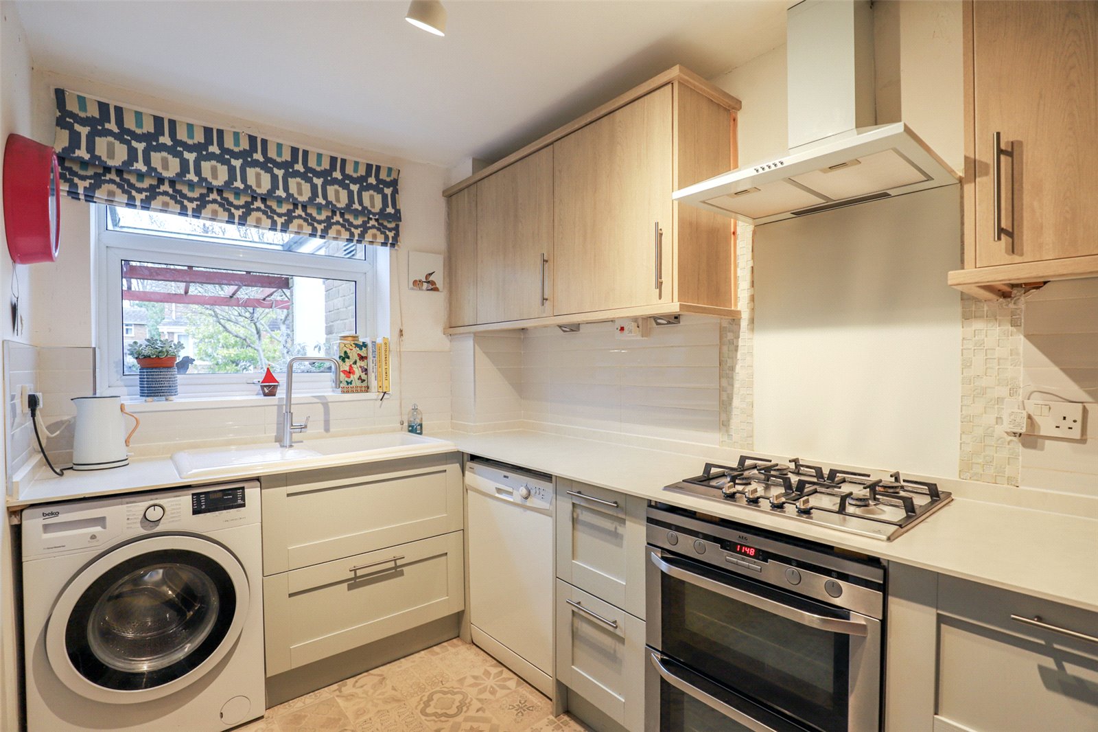 3 bed semi-detached house for sale in Lyndon Mead, Sandridge, St. Albans, Hertfordshire, AL4  - Property Image 5