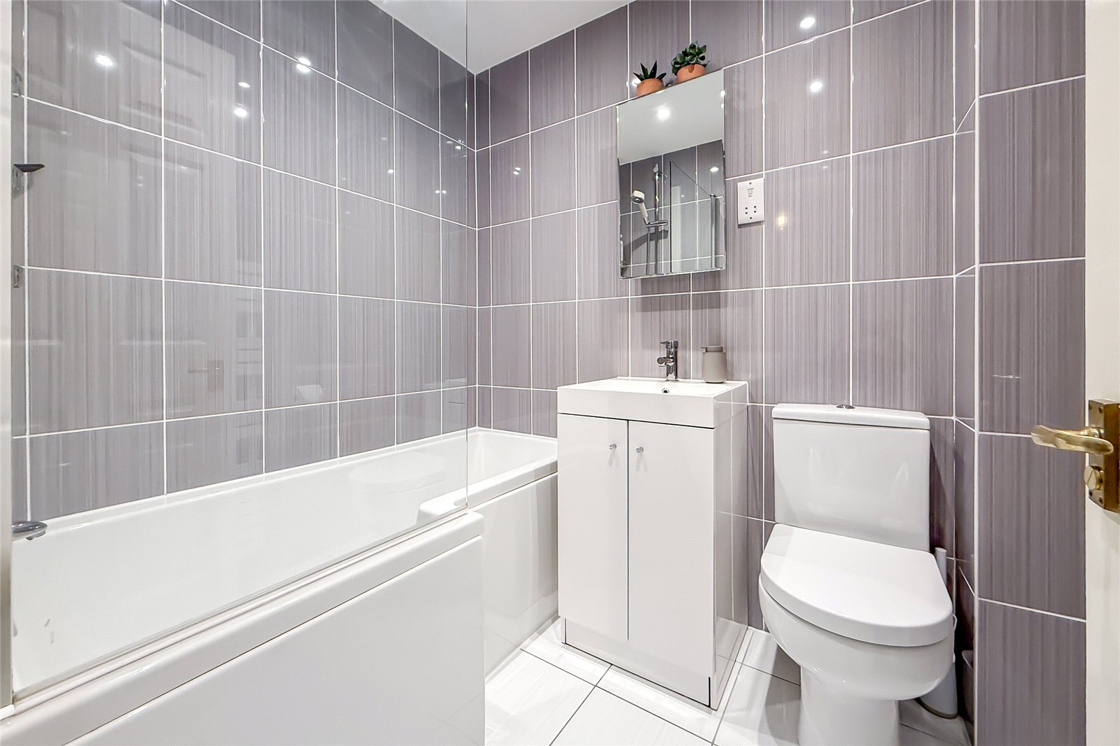 2 bed terraced house for sale in Starlight Way, St Albans, Hertfordshire, AL4  - Property Image 8
