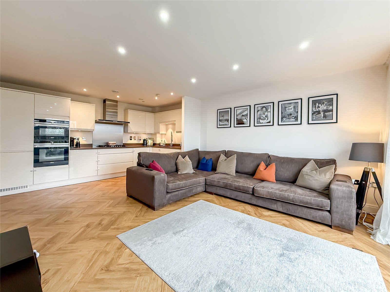 2 bed apartment for sale in Watling House, London Road, St. Albans, Hertfordshire, AL1 - Property Image 4