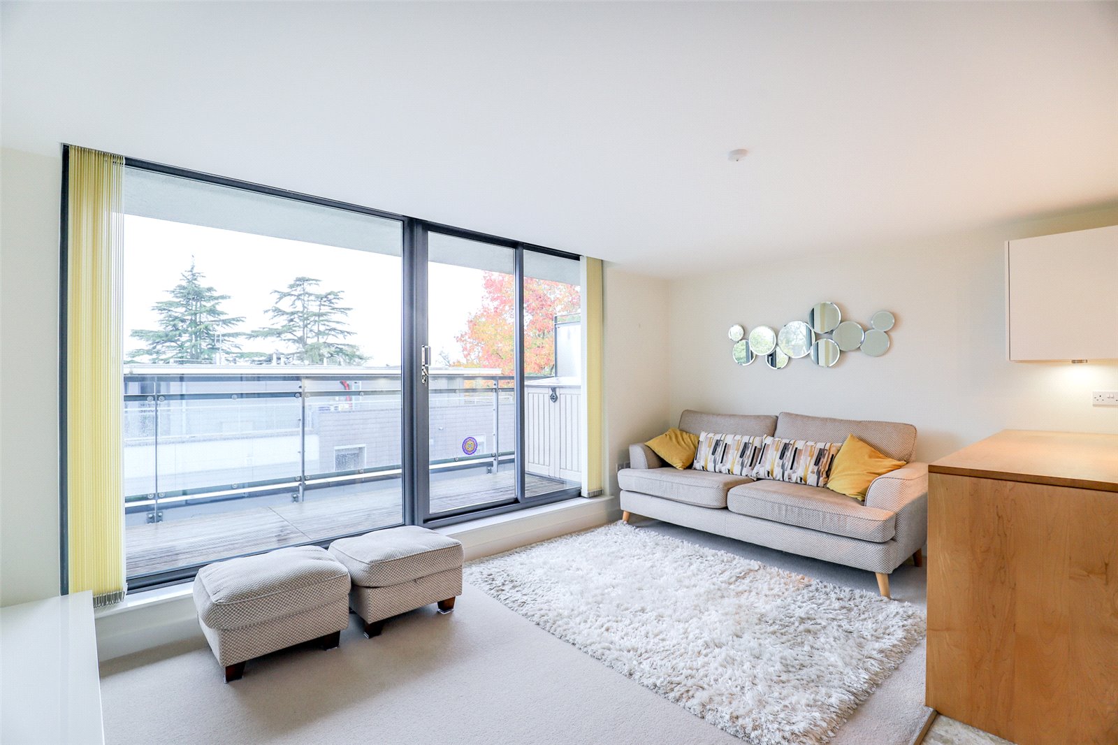 1 bed penthouse to rent in Whitley Court, Hatfield Road, Newsom Place, St Albans, Hertfordshire, AL1 - Property Image 2