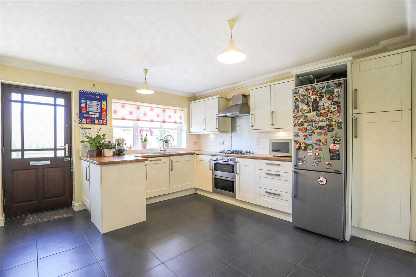 3 bed terraced house to rent in Elm Lawns Close, Avenue Road, St. Albans, Hertfordshire, AL1  - Property Image 2