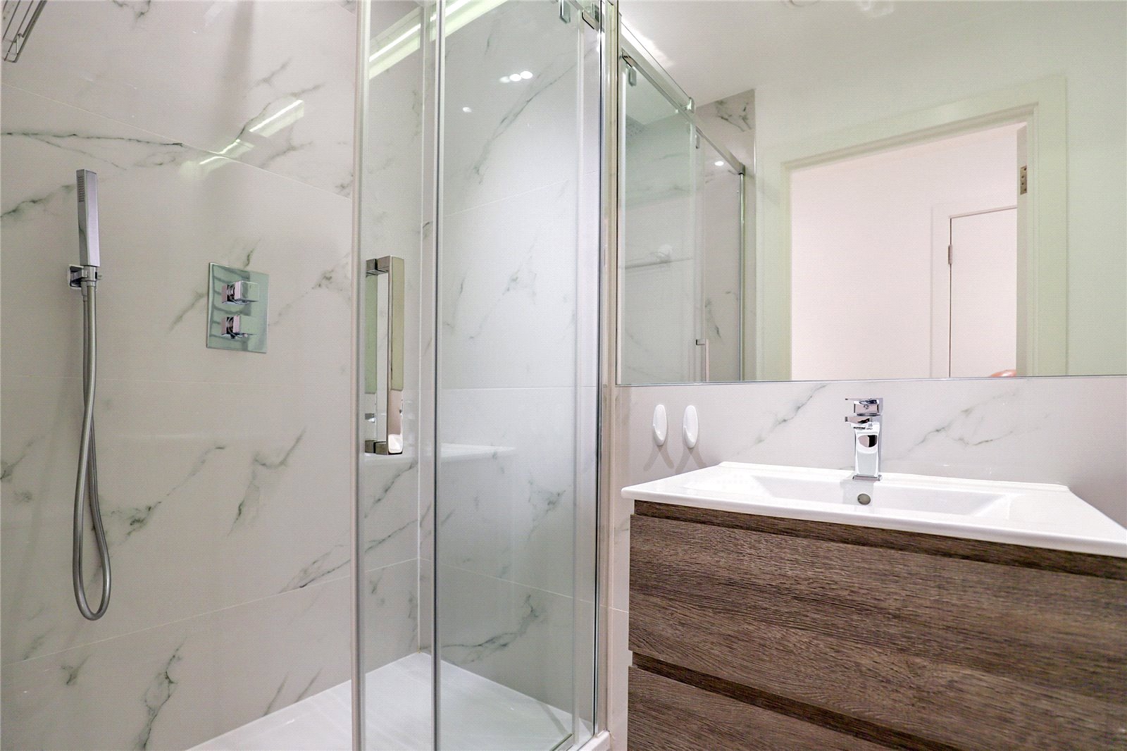 2 bed apartment to rent in Butlers Yard, Drovers Way, St. Albans, Hertfordshire, AL3 - Property Image 8