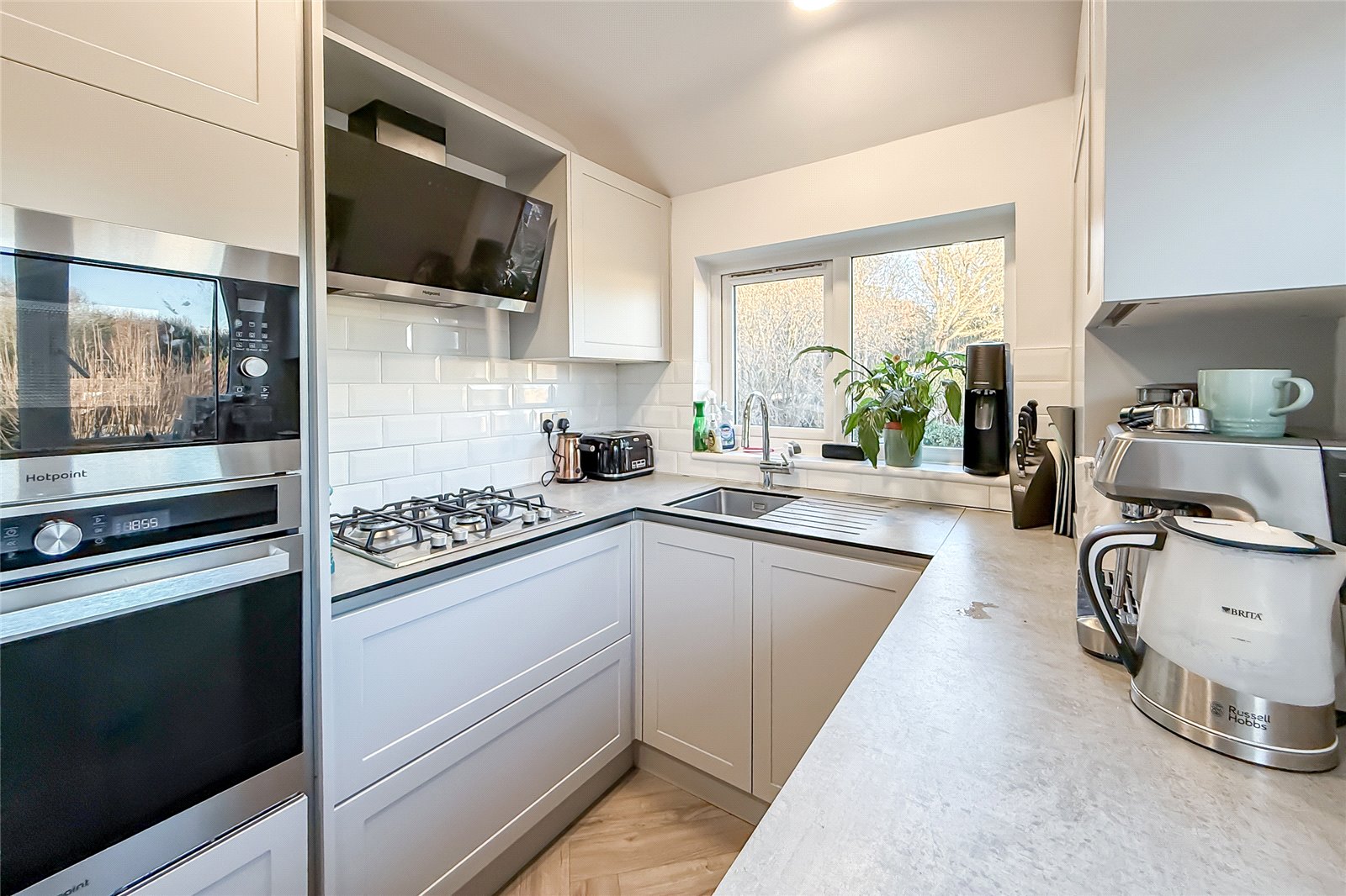 2 bed apartment for sale in Kenton Gardens, St. Albans, Hertfordshire, AL1 - Property Image 5