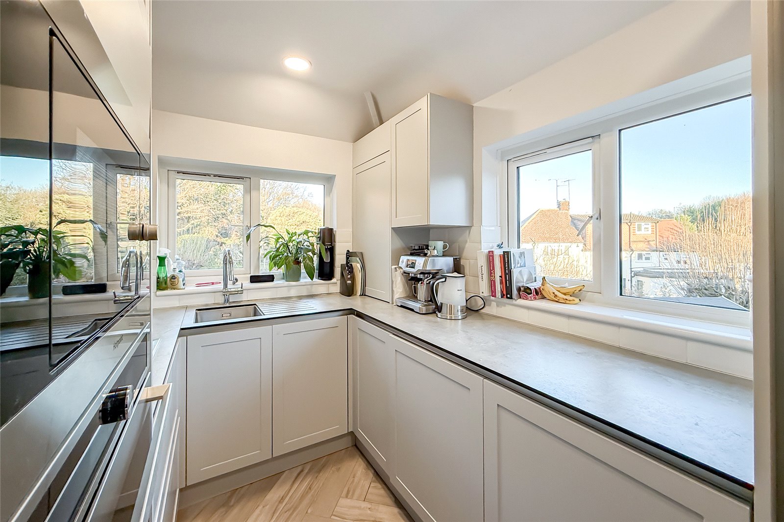 2 bed apartment for sale in Kenton Gardens, St. Albans, Hertfordshire, AL1 - Property Image 4