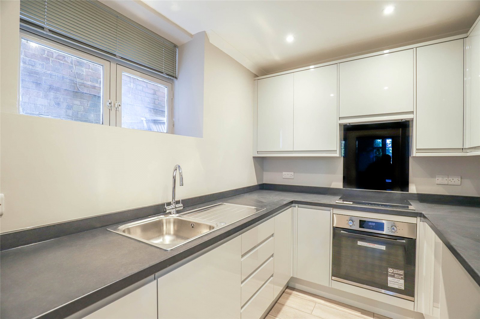 1 bed ground floor flat to rent in Beaconsfield Road, St Albans, Hertfordshire, AL1  - Property Image 3