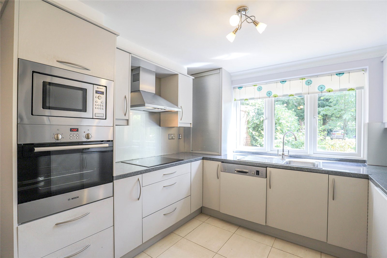2 bed ground floor flat for sale in Birklands Park, London Road, St. Albans, Hertfordshire, AL1  - Property Image 4