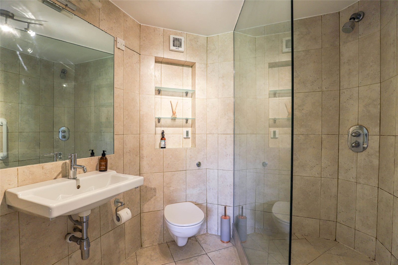 2 bed ground floor flat for sale in Birklands Park, London Road, St. Albans, Hertfordshire, AL1  - Property Image 9