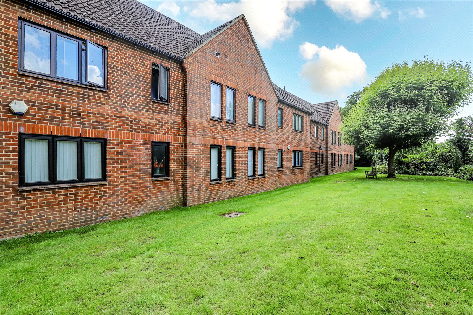 2 bed ground floor flat for sale in Birklands Park, London Road, St. Albans, Hertfordshire, AL1  - Property Image 16