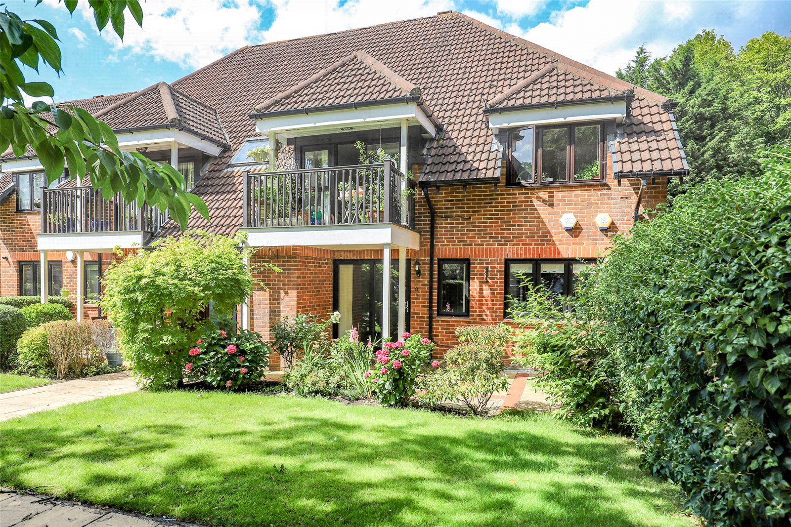 2 bed ground floor flat for sale in Birklands Park, London Road, St. Albans, Hertfordshire, AL1  - Property Image 2