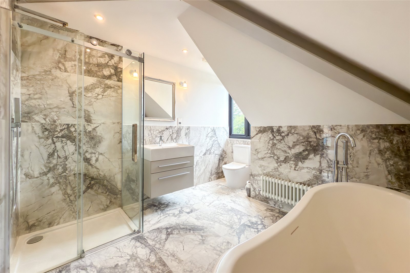 4 bed detached house for sale in Orchard Drive, Park Street, St. Albans, Hertfordshire, AL2  - Property Image 11