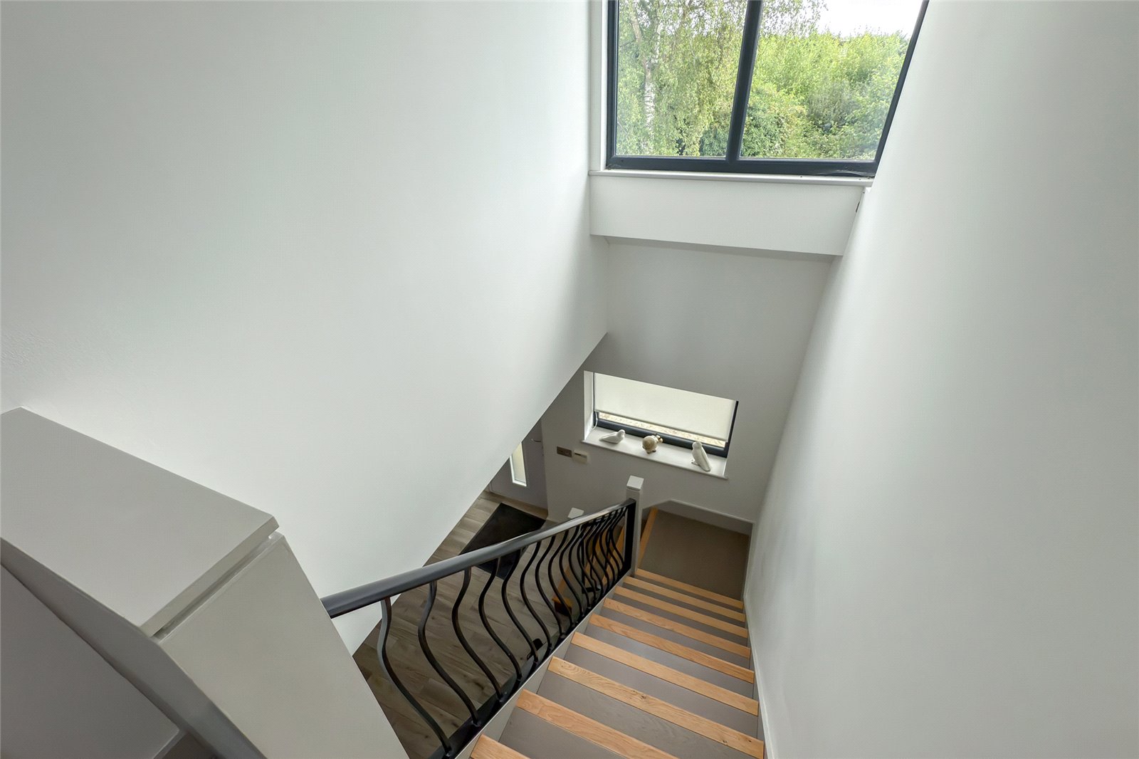 4 bed detached house for sale in Orchard Drive, Park Street, St. Albans, Hertfordshire, AL2  - Property Image 19