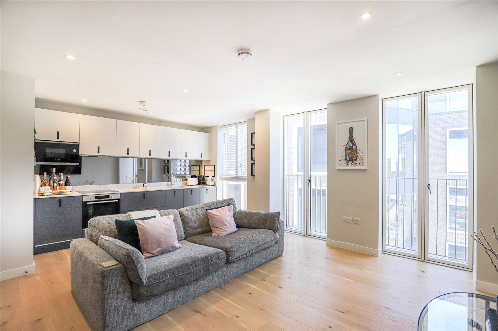 1 bed apartment to rent in Hertfordshire House, Civic Close, St Albans, Hertfordshire, AL1 - Property Image 2