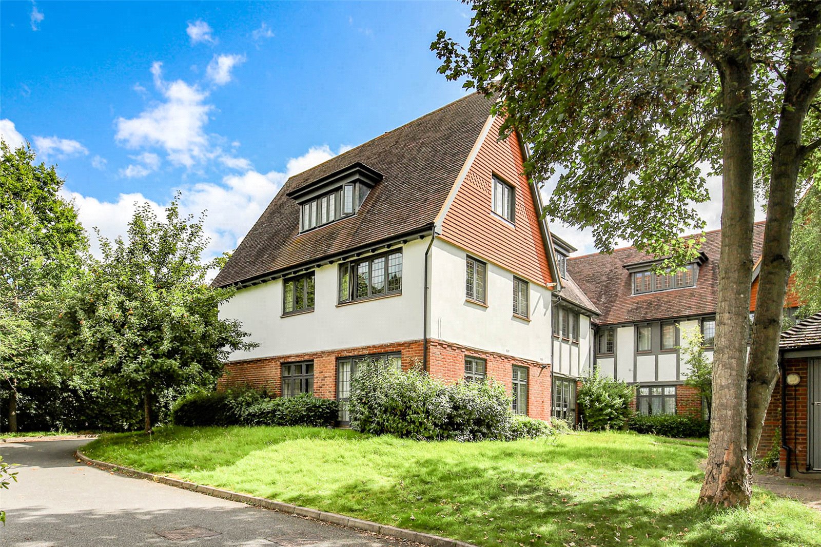 2 bed apartment to rent in Old Mile House Court, St. Albans, Hertfordshire, AL1 - Property Image 1
