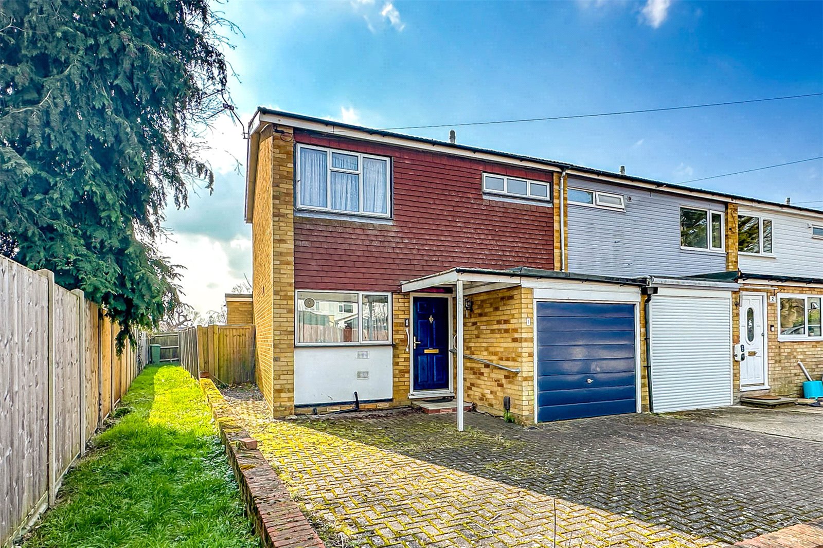 3 bed end of terrace house for sale in Pinewood Close, St. Albans, Hertfordshire, AL4