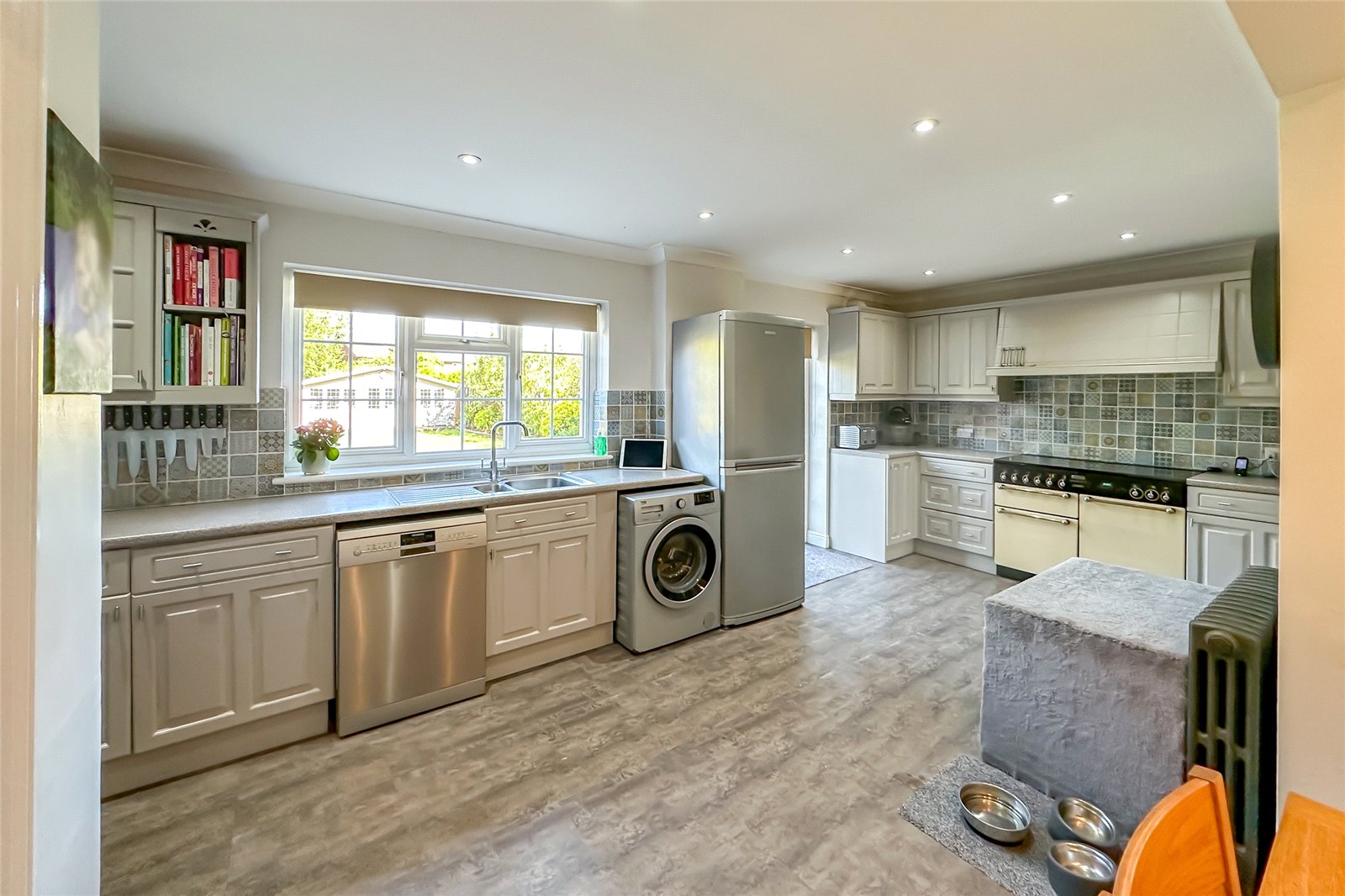 5 bed semi-detached house for sale in Woodfield Way, St. Albans, Hertfordshire, AL4 - Property Image 11