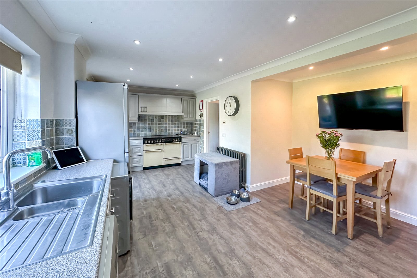5 bed semi-detached house for sale in Woodfield Way, St. Albans, Hertfordshire, AL4 - Property Image 9
