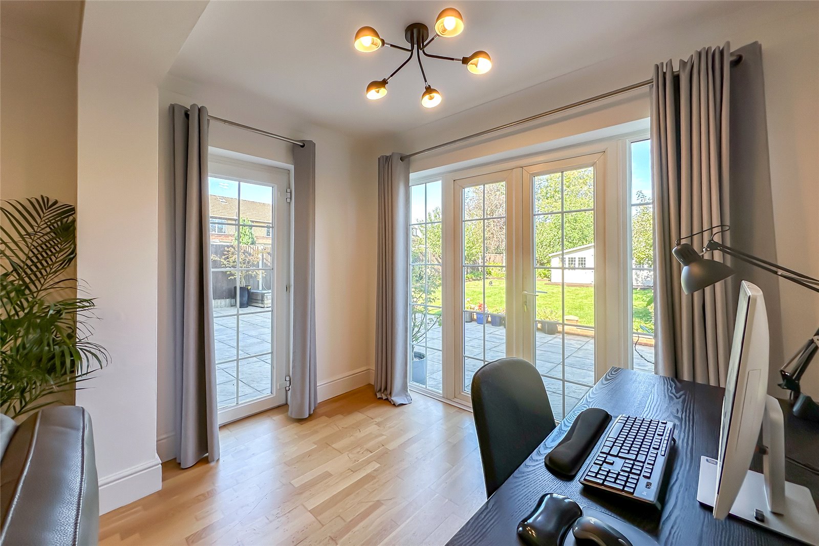 5 bed semi-detached house for sale in Woodfield Way, St. Albans, Hertfordshire, AL4 - Property Image 12