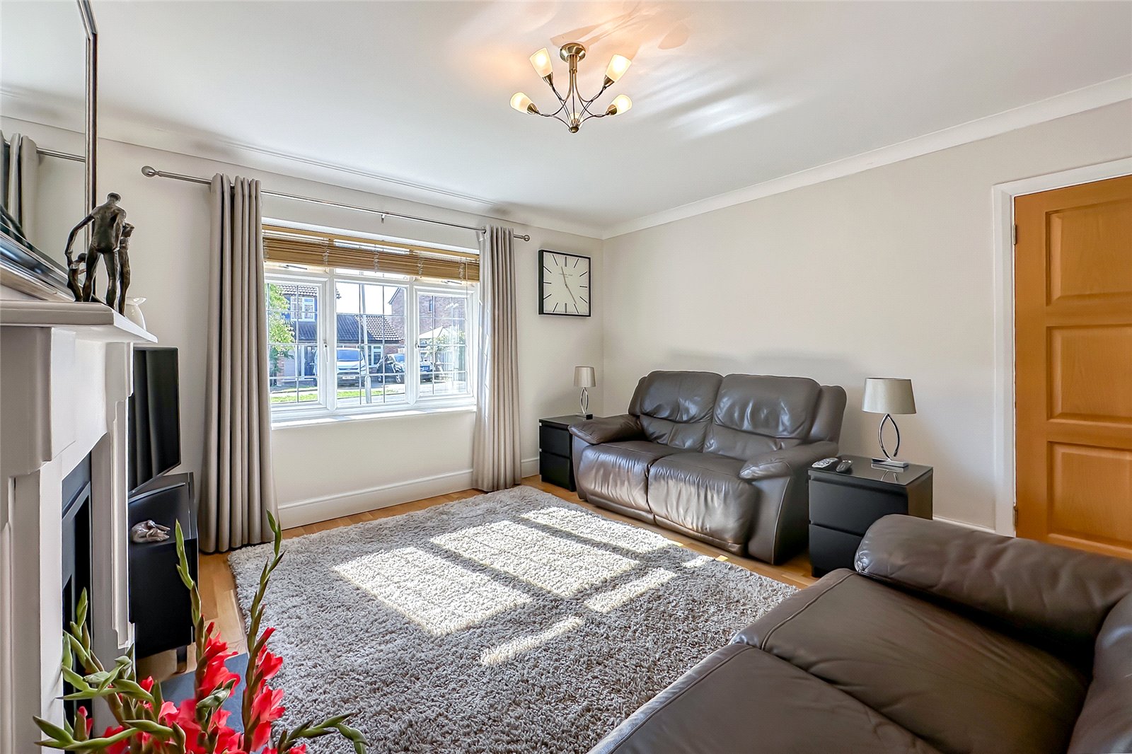 5 bed semi-detached house for sale in Woodfield Way, St. Albans, Hertfordshire, AL4 - Property Image 2