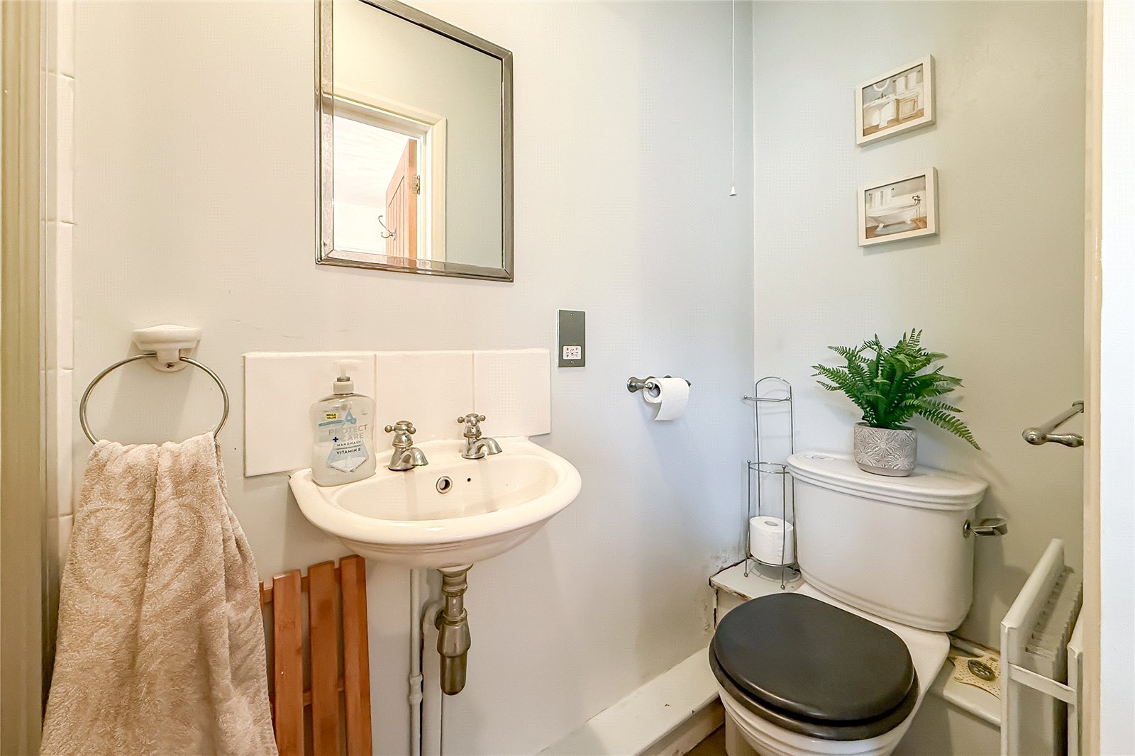 4 bed semi-detached house for sale in How Wood, Park Street, St. Albans, Hertfordshire, AL2 - Property Image 17