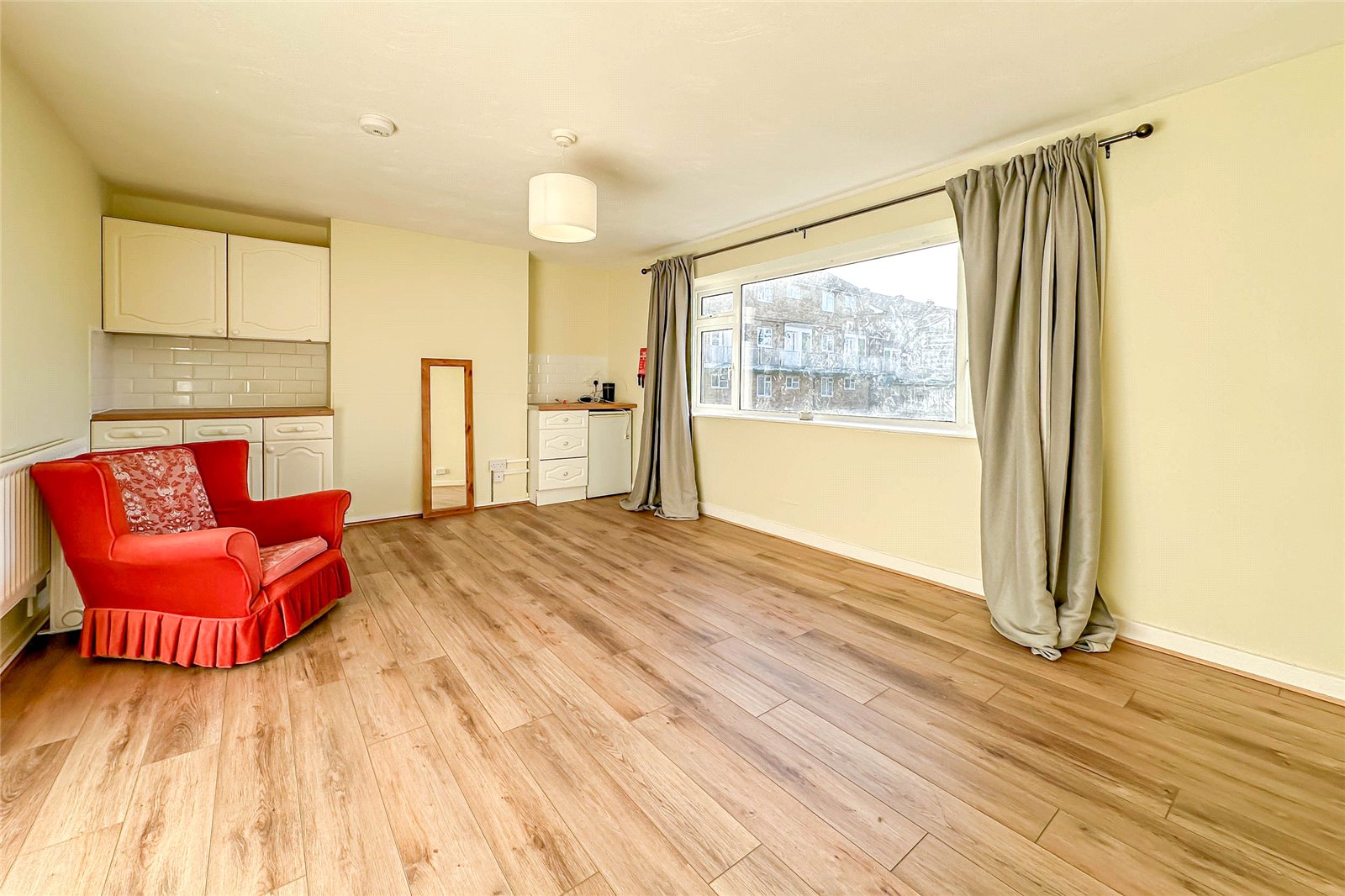 3 bed apartment to rent in The Ridgeway, St. Albans, Hertfordshire, AL4  - Property Image 2