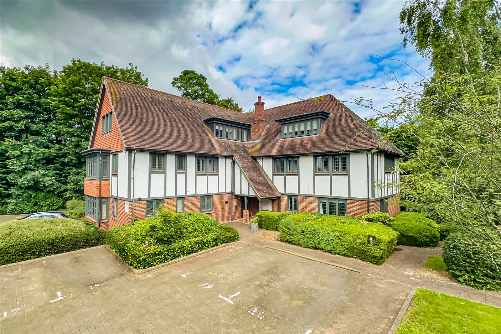 2 bed apartment for sale in Old Mile House Court, St. Albans, Hertfordshire, AL1  - Property Image 2