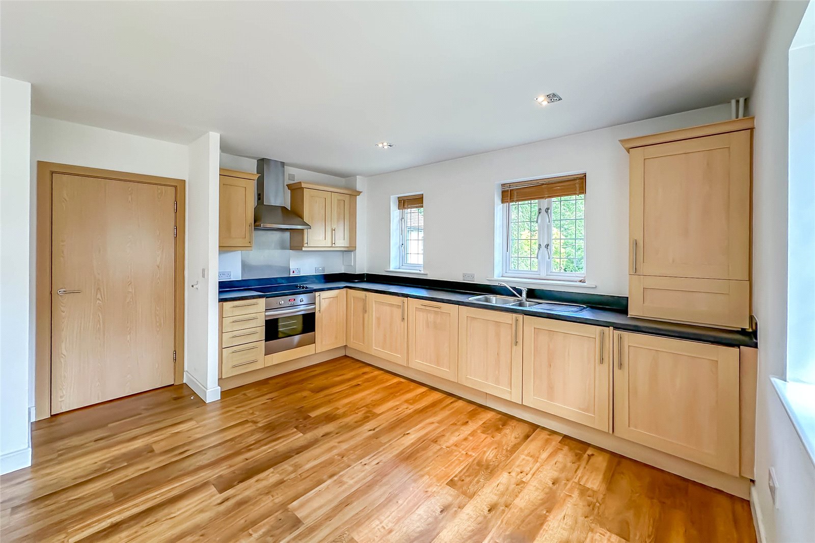 2 bed apartment for sale in Old Mile House Court, St. Albans, Hertfordshire, AL1  - Property Image 4