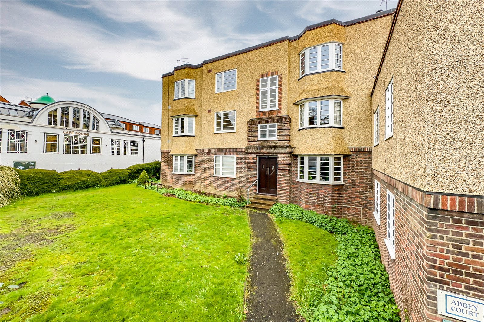 2 bed apartment for sale in Abbey Court, Holywell Hill, St. Albans, Hertfordshire, AL1  - Property Image 3
