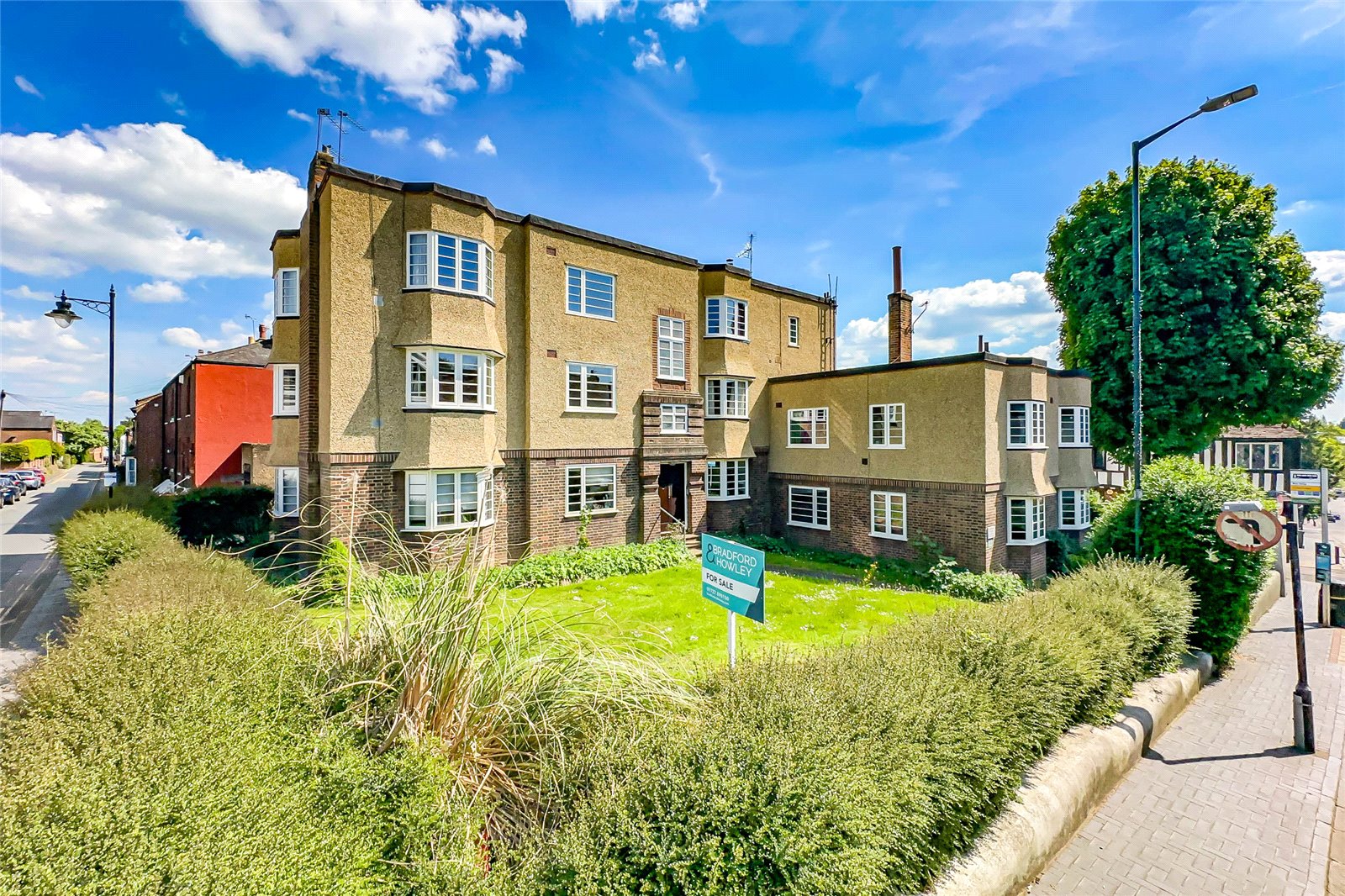 2 bed apartment for sale in Abbey Court, Holywell Hill, St. Albans, Hertfordshire, AL1  - Property Image 1