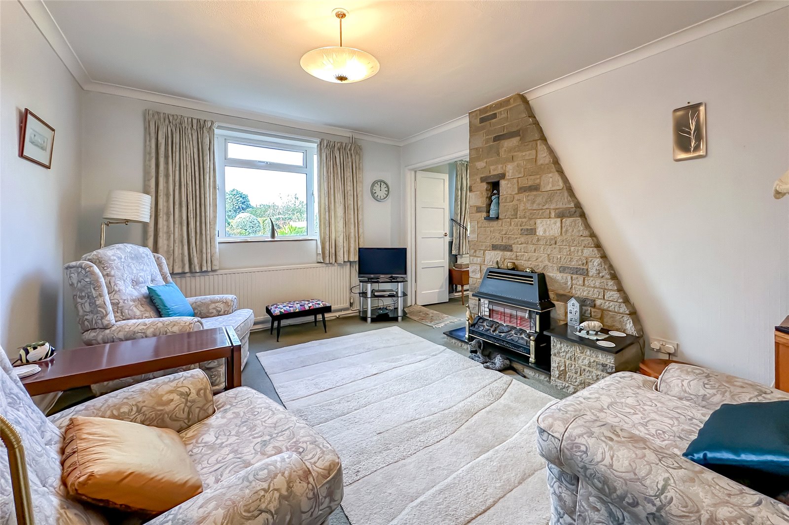 3 bed semi-detached house for sale in High Oaks, St. Albans, Hertfordshire, AL3  - Property Image 2