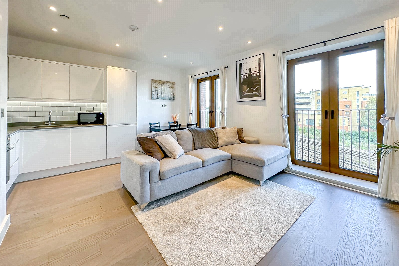 2 bed apartment to rent in Ziggurat House, 25 Grosvenor Road, St. Albans, Hertfordshire, AL1 - Property Image 2