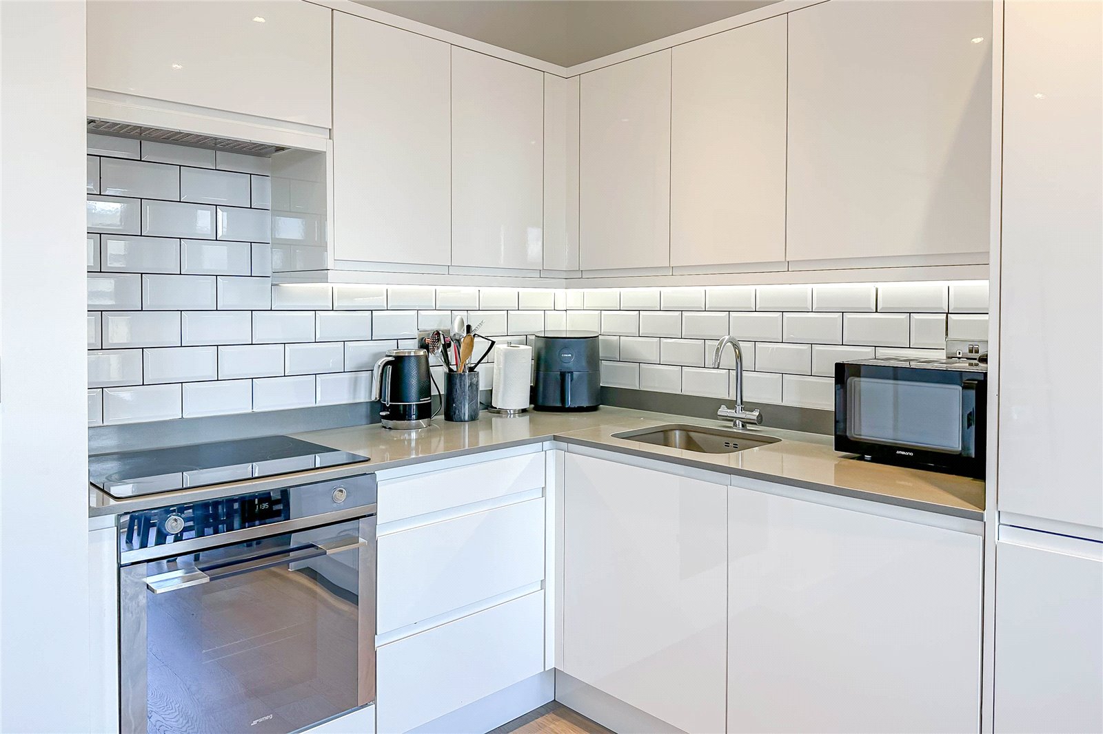 2 bed apartment to rent in Ziggurat House, 25 Grosvenor Road, St. Albans, Hertfordshire, AL1 - Property Image 5