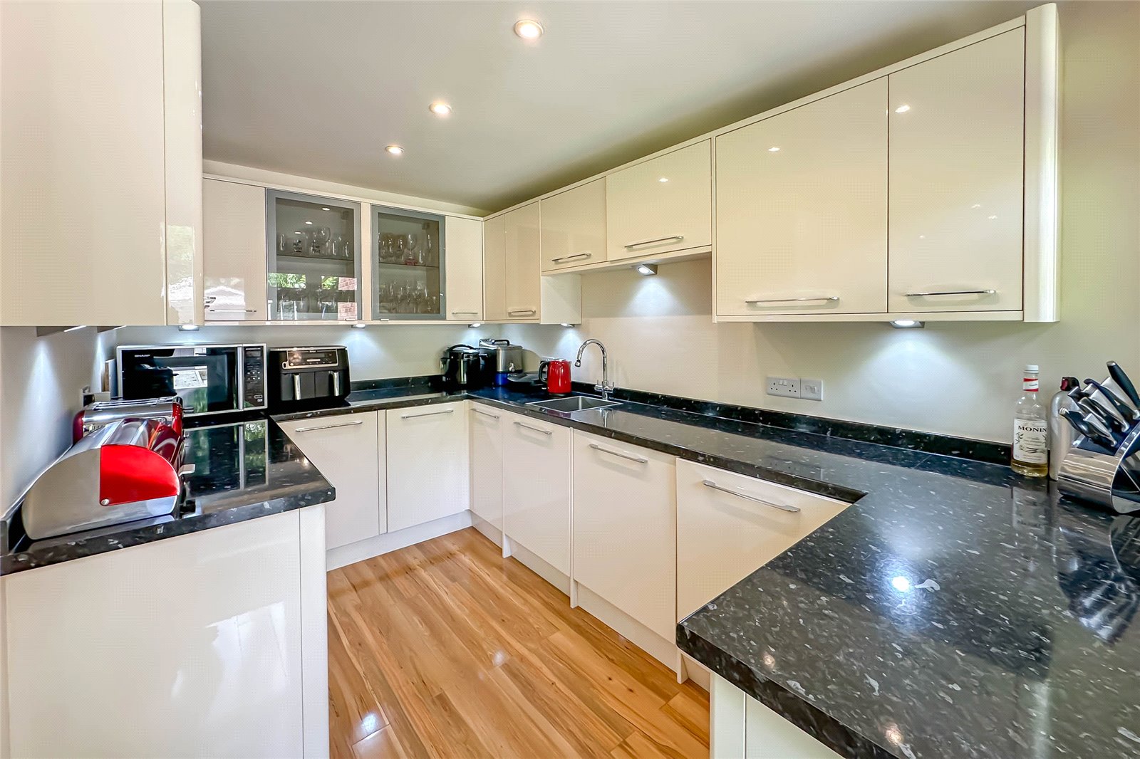 4 bed detached house for sale in Potters Field, St. Albans, Hertfordshire, AL3 - Property Image 4