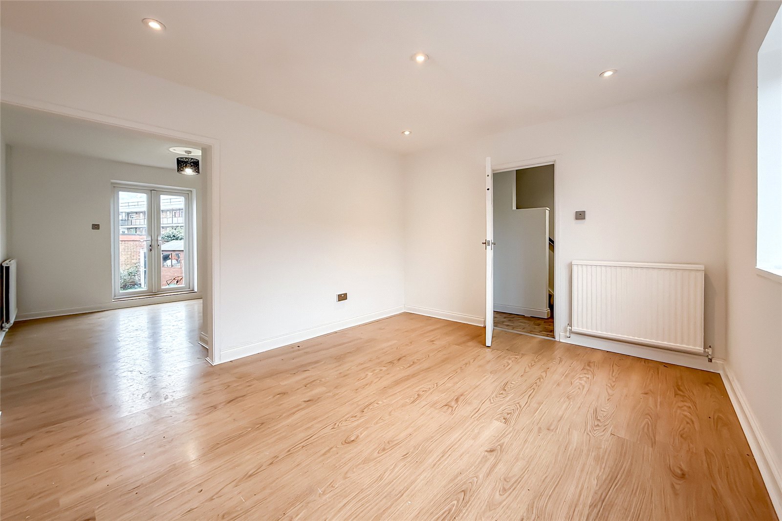 3 bed terraced house for sale in Trumpington Drive, St. Albans, Hertfordshire, AL1  - Property Image 5