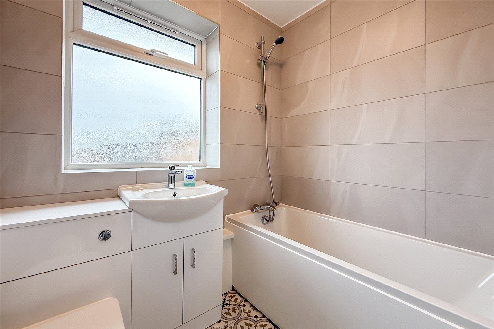 3 bed terraced house for sale in Trumpington Drive, St. Albans, Hertfordshire, AL1  - Property Image 7
