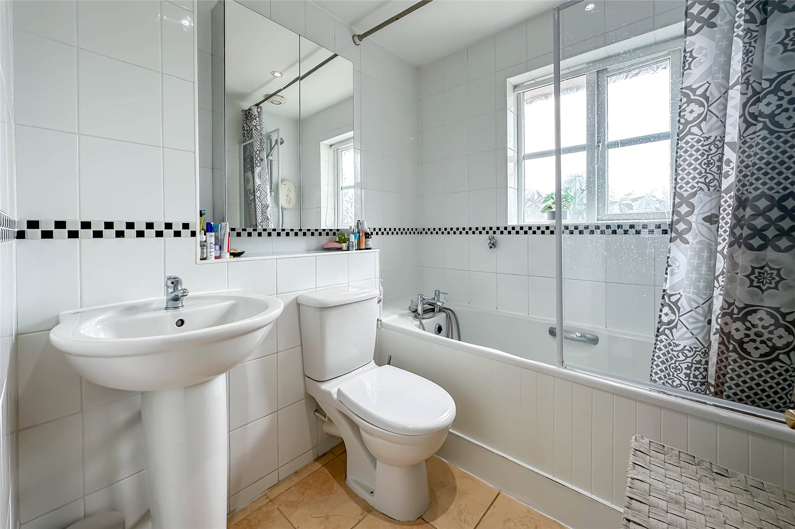 3 bed link detached house to rent in Sovereign Park, St. Albans, Hertfordshire, AL4  - Property Image 10