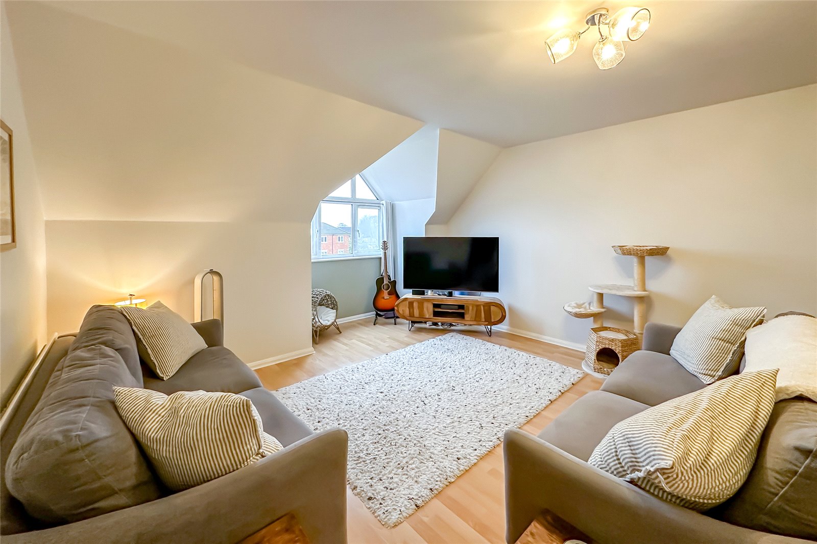 1 bed apartment for sale in Gatcombe Court, Dexter Close, St. Albans, Hertfordshire, AL1 - Property Image 2