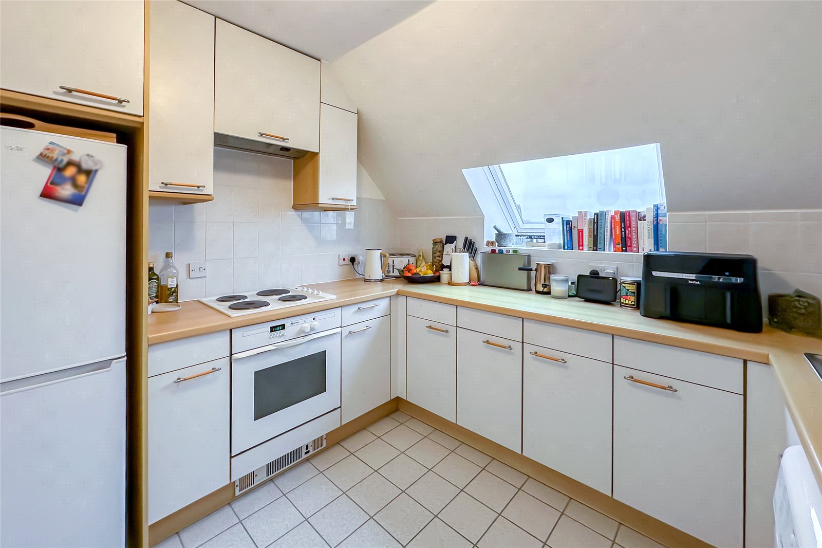 1 bed apartment for sale in Gatcombe Court, Dexter Close, St. Albans, Hertfordshire, AL1 - Property Image 12