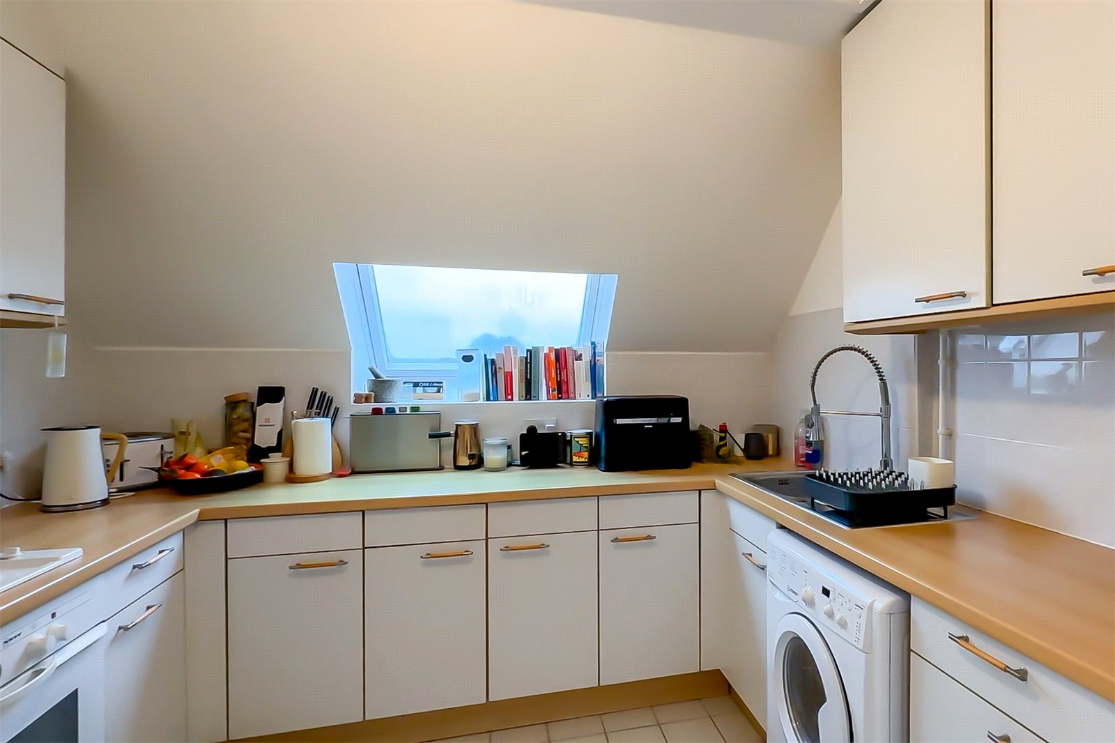 1 bed apartment for sale in Gatcombe Court, Dexter Close, St. Albans, Hertfordshire, AL1 - Property Image 6