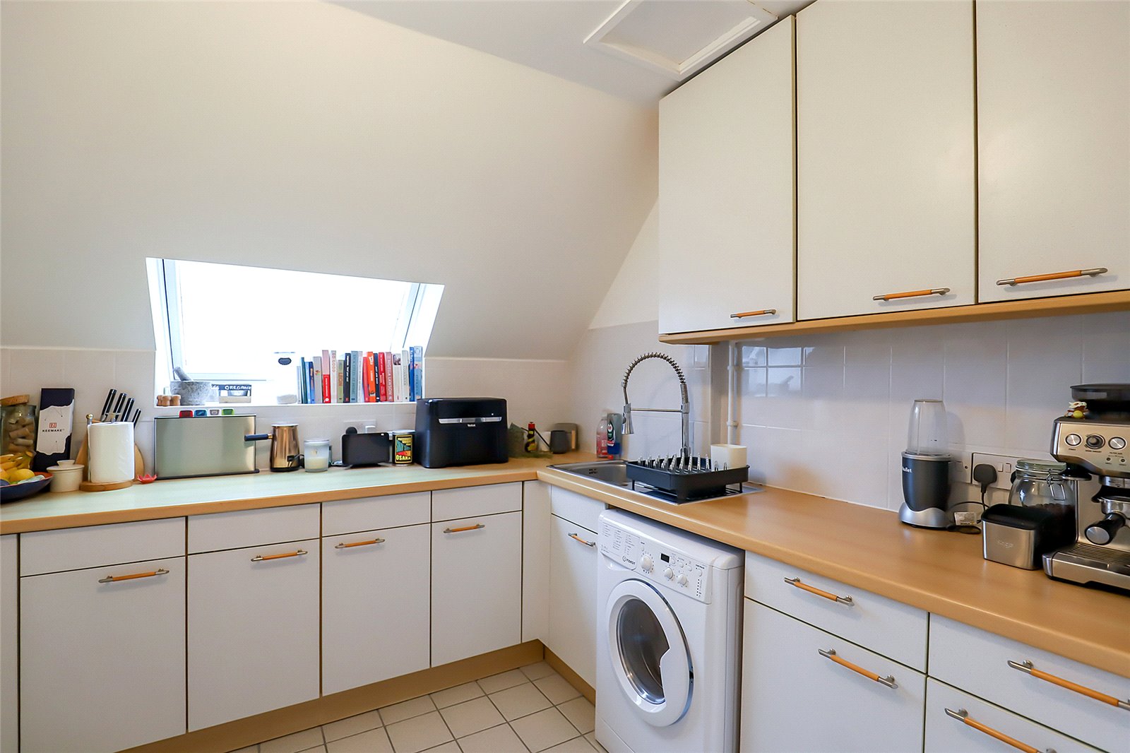 1 bed apartment for sale in Gatcombe Court, Dexter Close, St. Albans, Hertfordshire, AL1 - Property Image 13