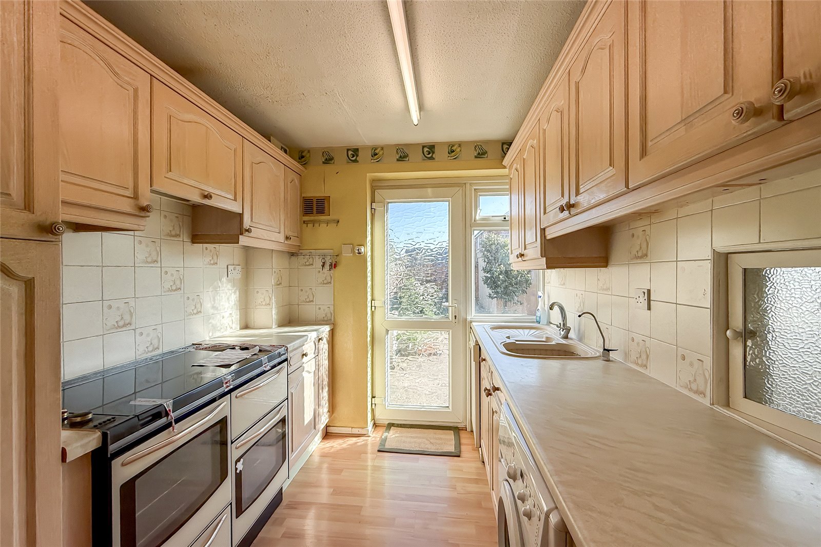 3 bed terraced house for sale in Maplefield, Park Street, St. Albans, Hertfordshire, AL2  - Property Image 3