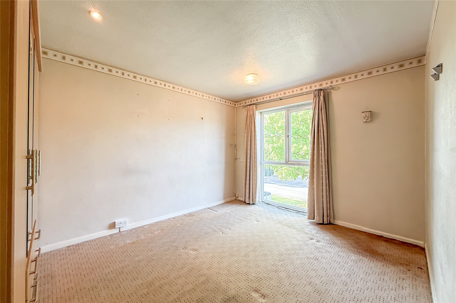 3 bed terraced house for sale in Maplefield, Park Street, St. Albans, Hertfordshire, AL2  - Property Image 6