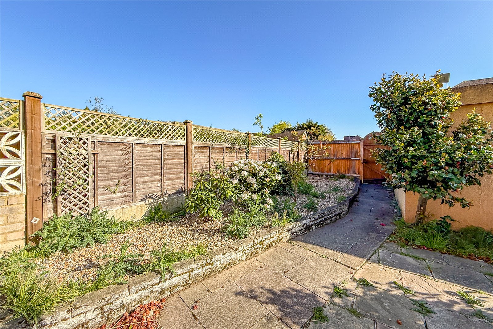 3 bed terraced house for sale in Maplefield, Park Street, St. Albans, Hertfordshire, AL2  - Property Image 11