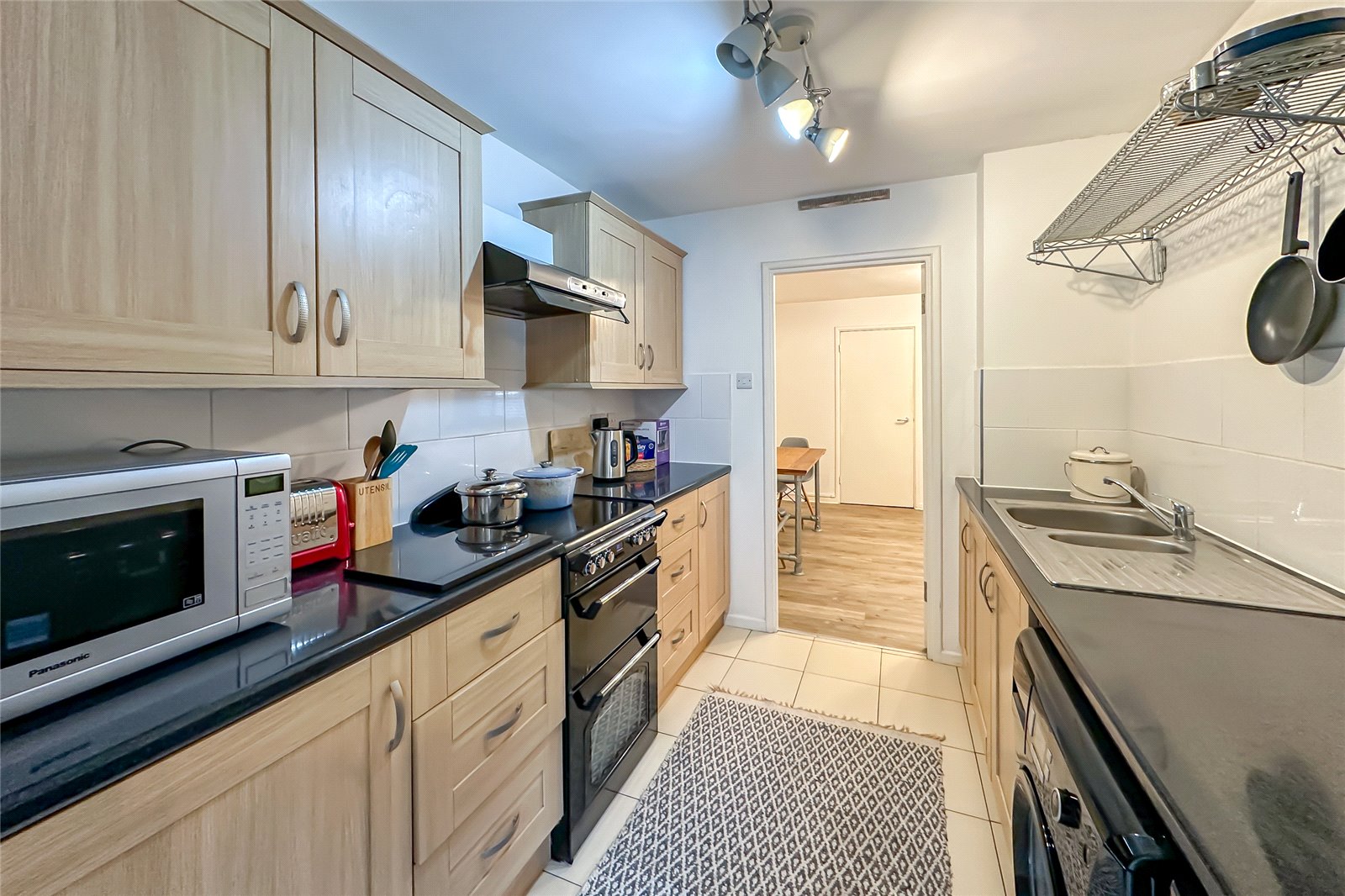 1 bed apartment for sale in Malthouse Court, Sopwell Lane, St. Albans, Hertfordshire, AL1 - Property Image 2